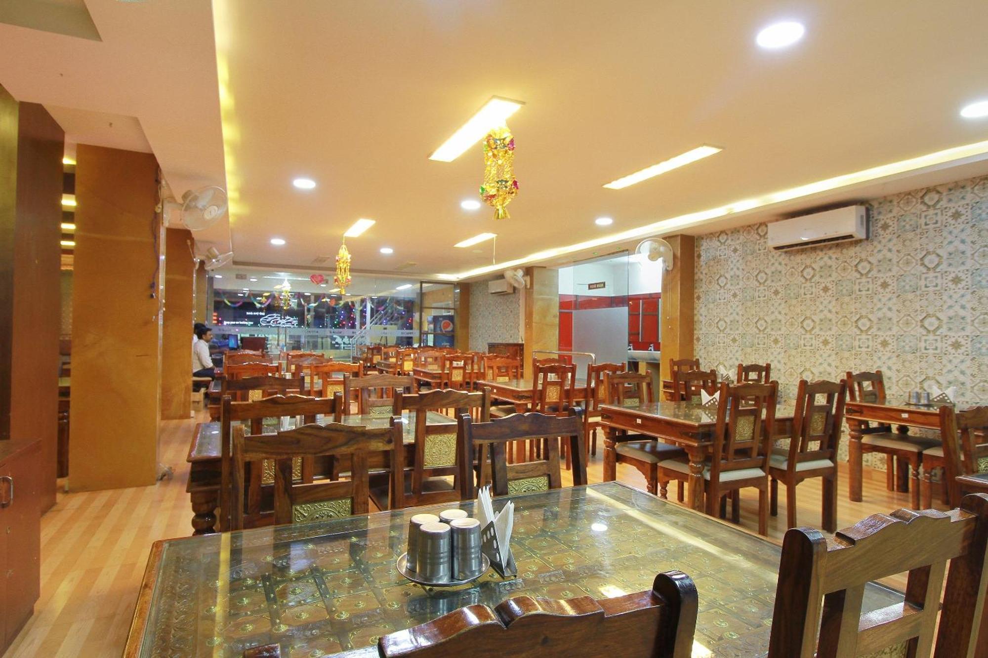 Capital O Rj Grand Hotel Coimbatore Exterior photo